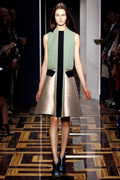 Look 10